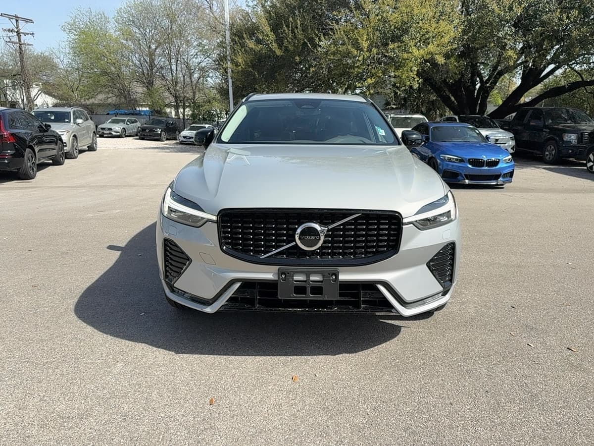 2025 Volvo XC60 - Image 8