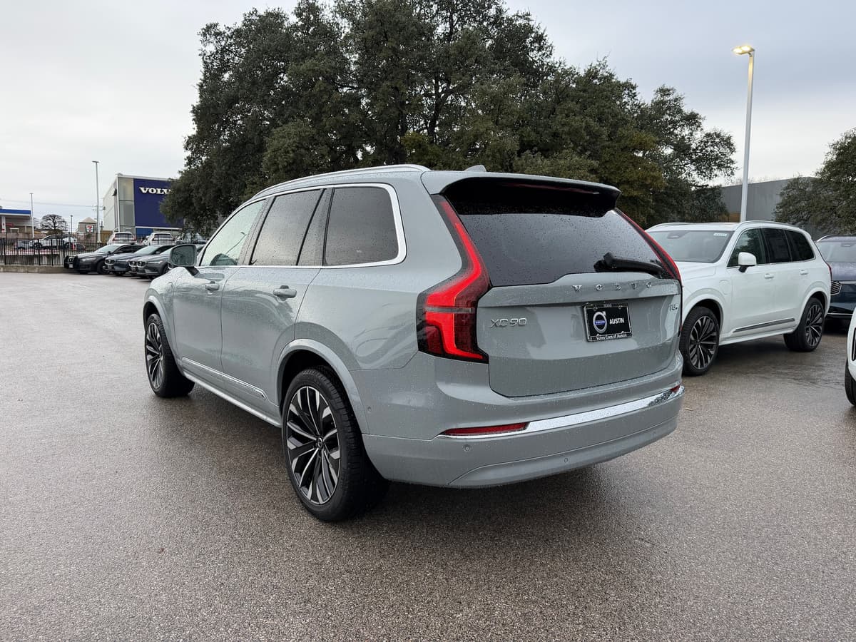 2026 Volvo XC90 plug-in hybrid - Image 4
