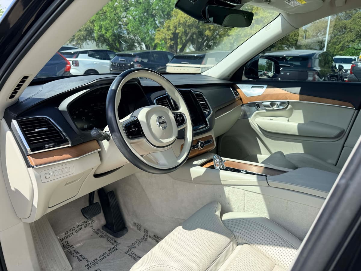 2016 Volvo XC90 Hybrid - Image 11