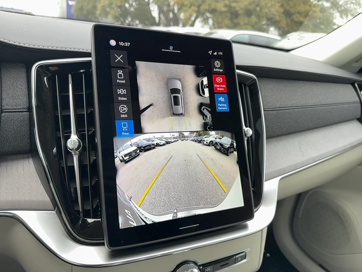 2026 Volvo XC90 plug-in hybrid - Image 23