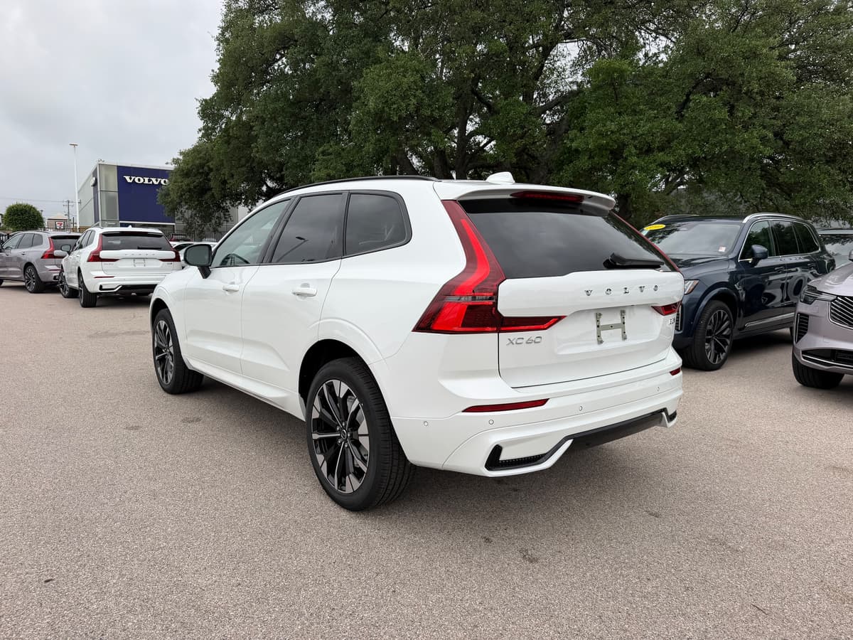 2026 Volvo XC60 - Image 4