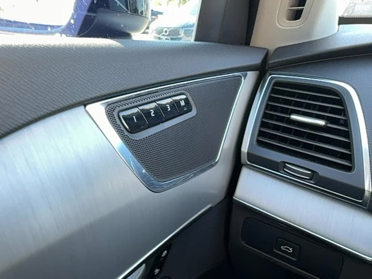 2023 Volvo XC90 - Image 16