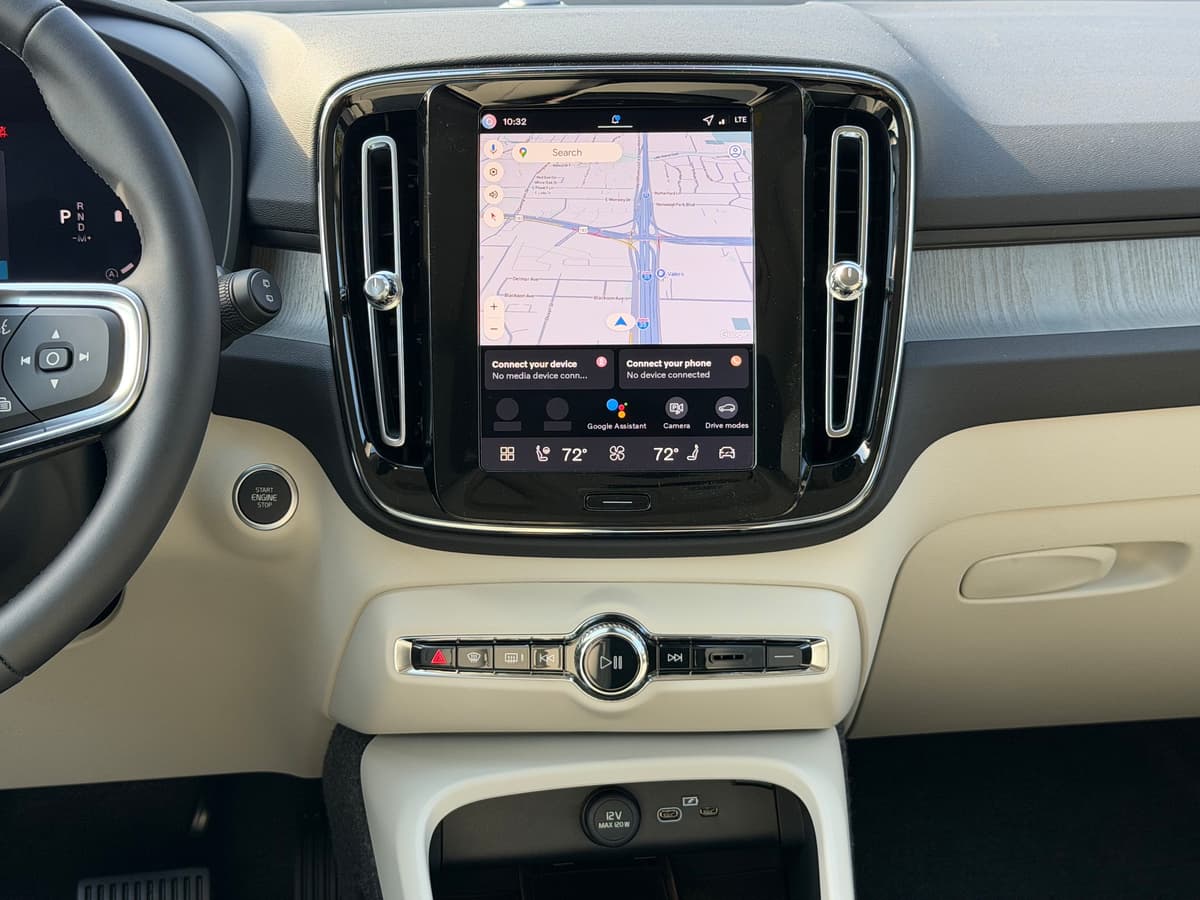 2026 Volvo XC40 - Image 12