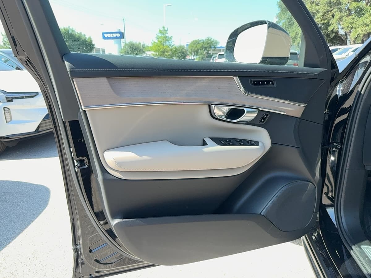 2026 Volvo XC90 - Image 11