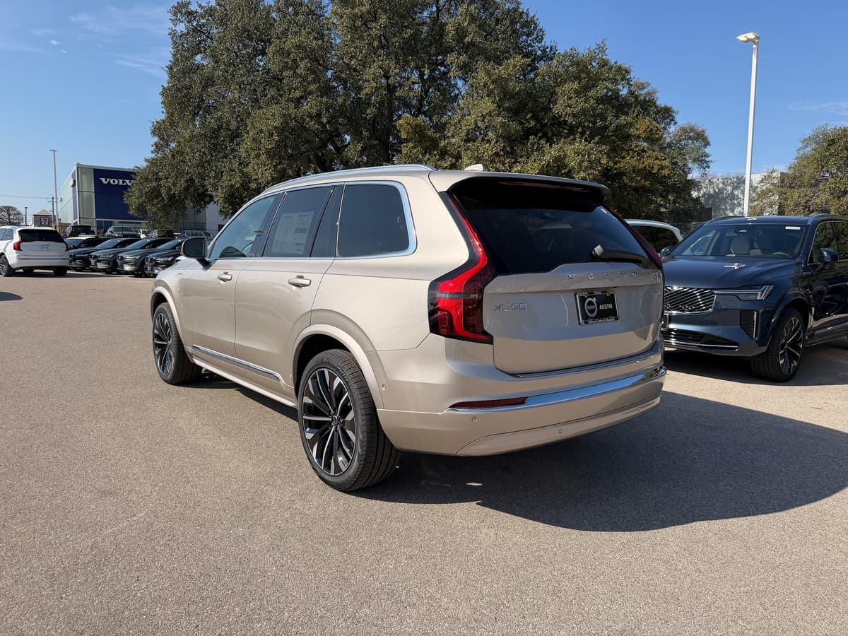 2026 Volvo XC90 plug-in hybrid - Image 4