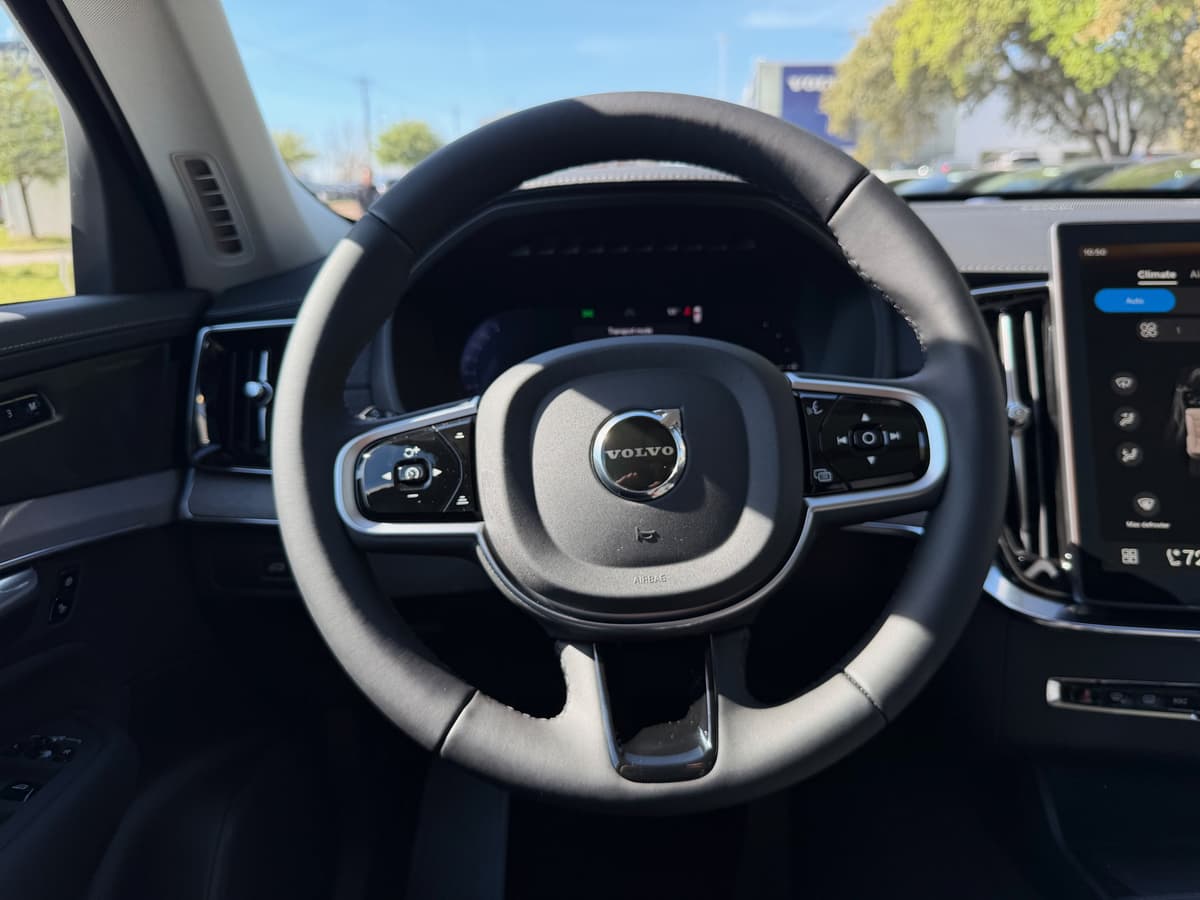 2026 Volvo XC90 plug-in hybrid - Image 15