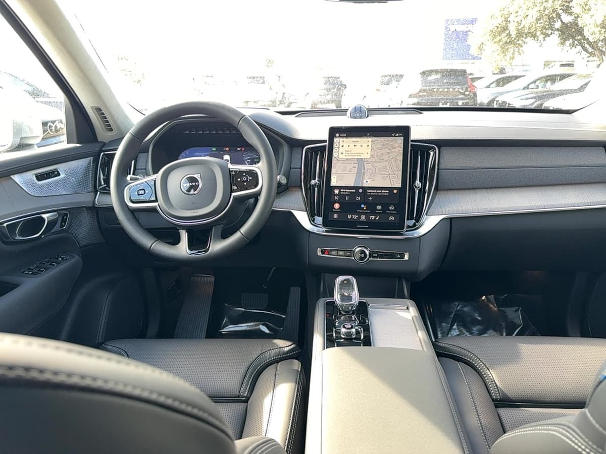 2026 Volvo XC90 plug-in hybrid - Image 17