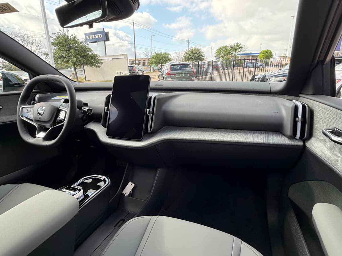 2026 Volvo EX30 - Image 10