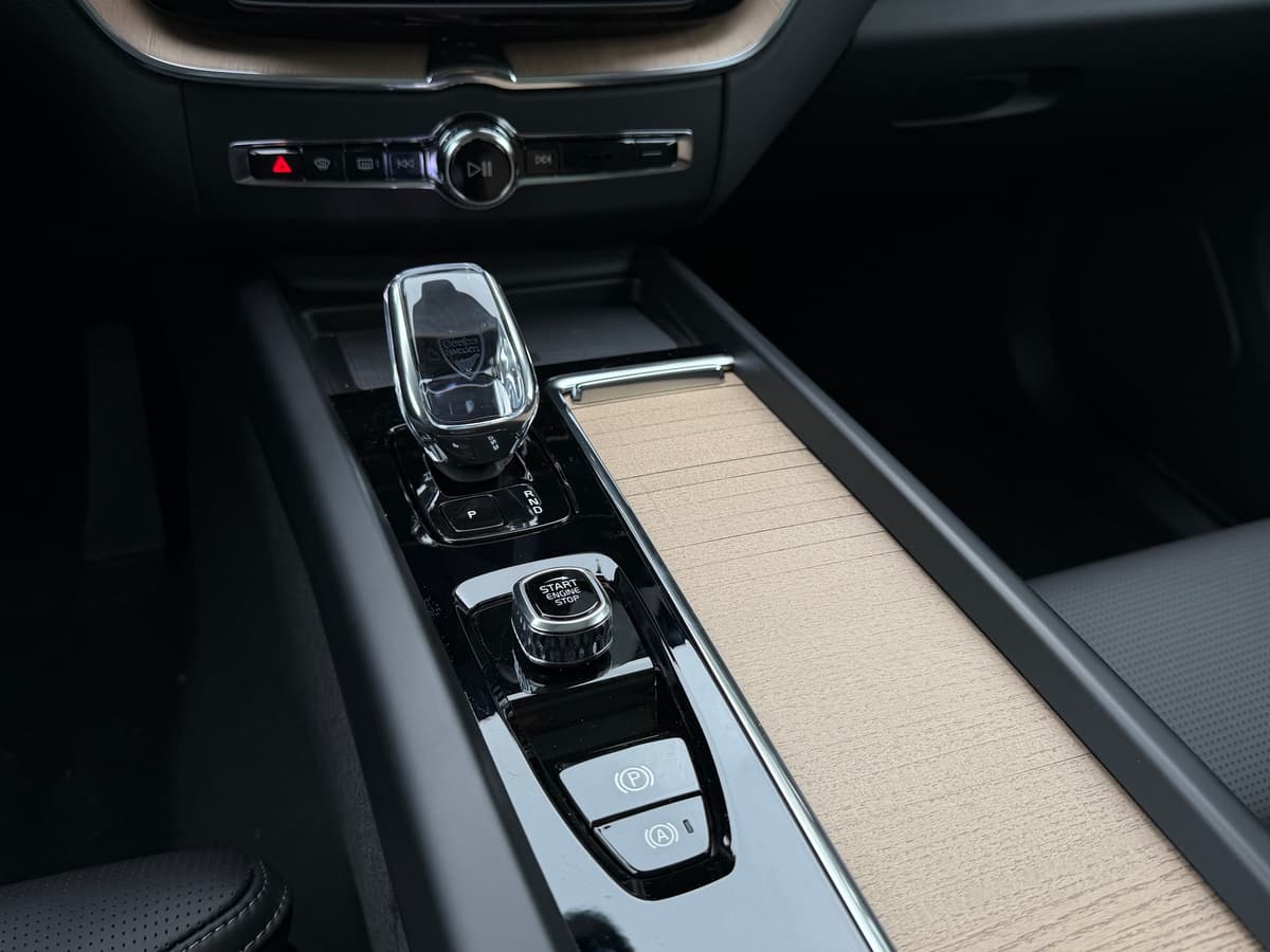 2026 Volvo XC60 - Image 13