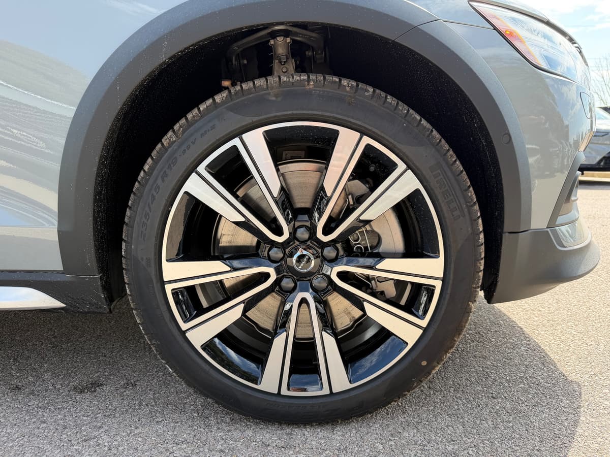 2026 Volvo V60 Cross Country - Image 7