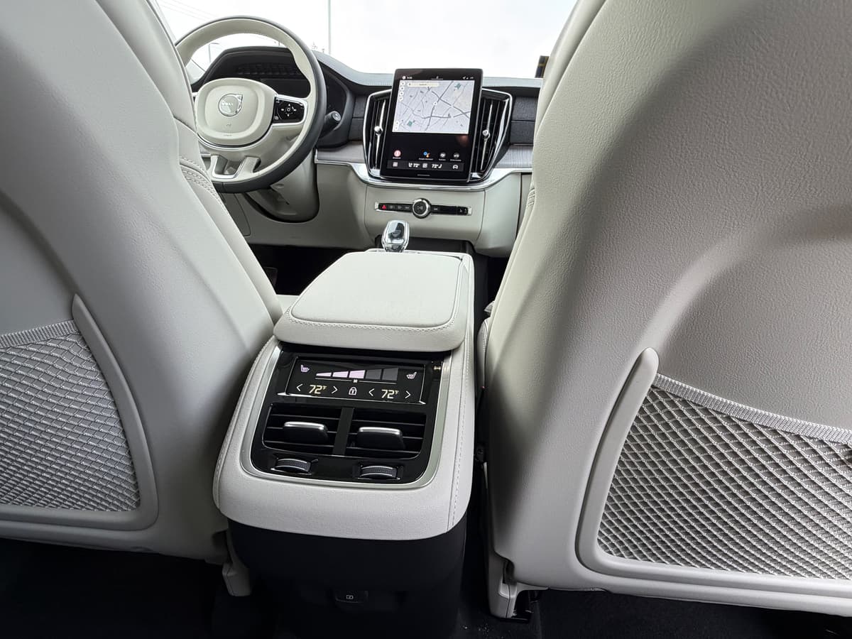 2026 Volvo XC90 - Image 12