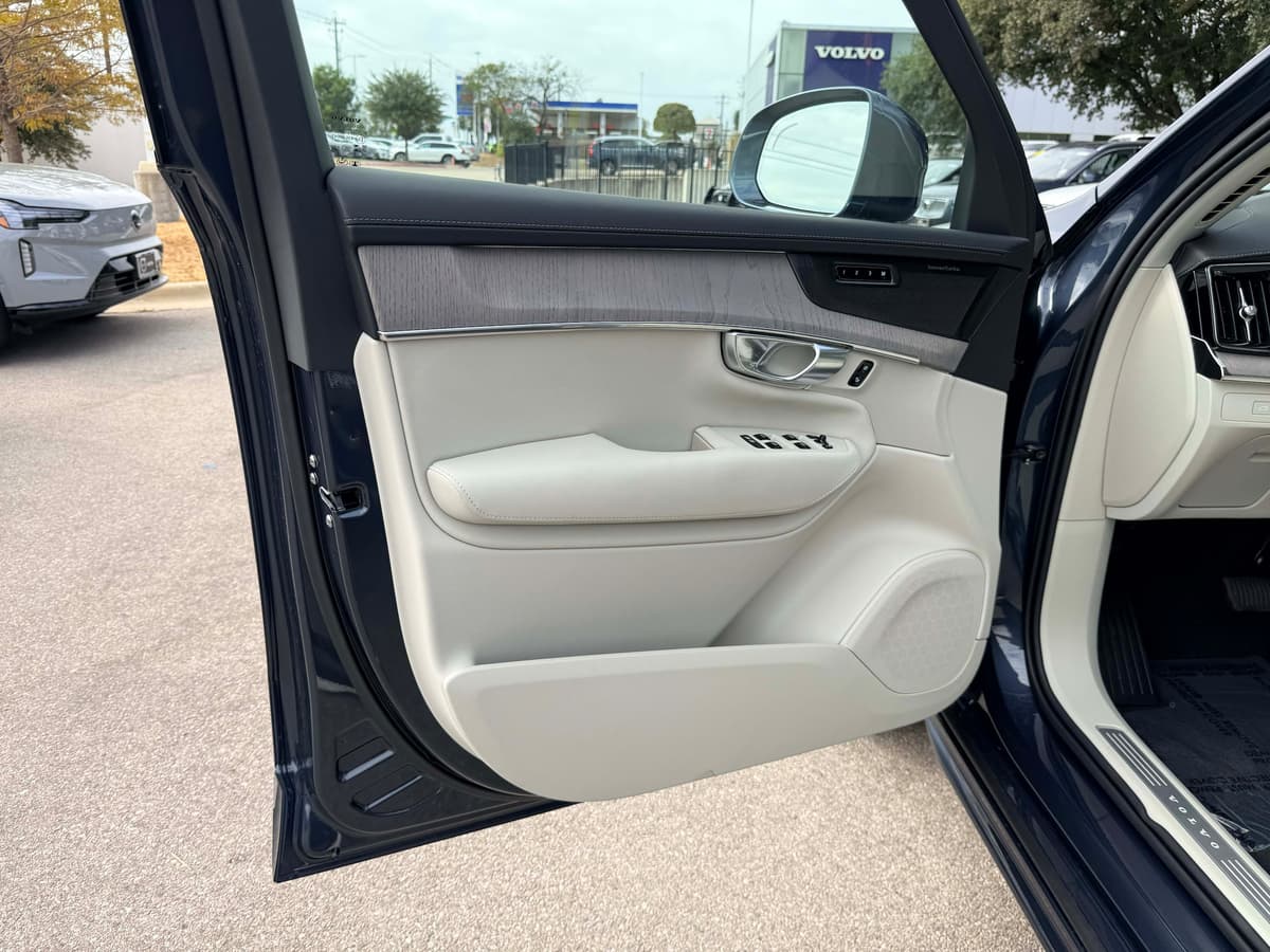 2026 Volvo XC90 - Image 11