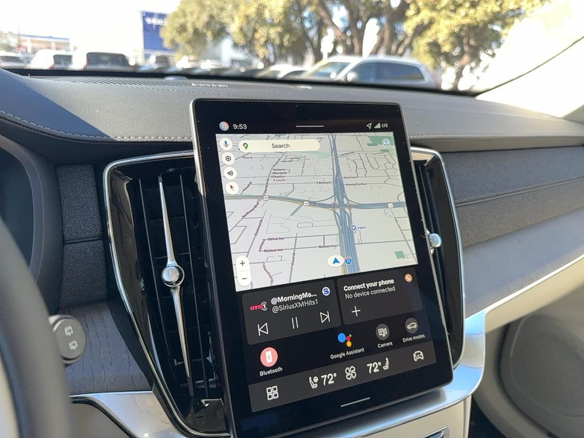 2026 Volvo XC90 plug-in hybrid - Image 24