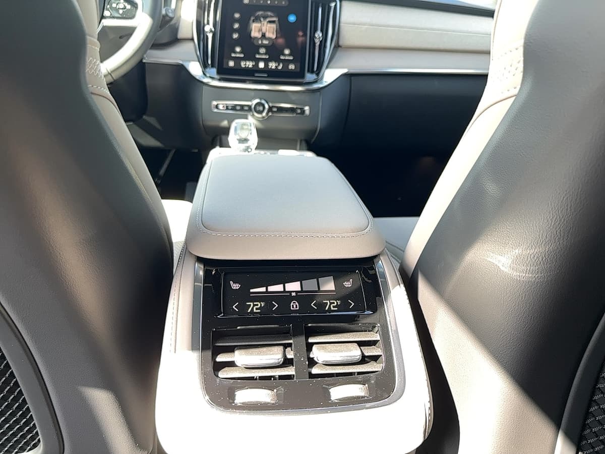 2026 Volvo XC90 - Image 17