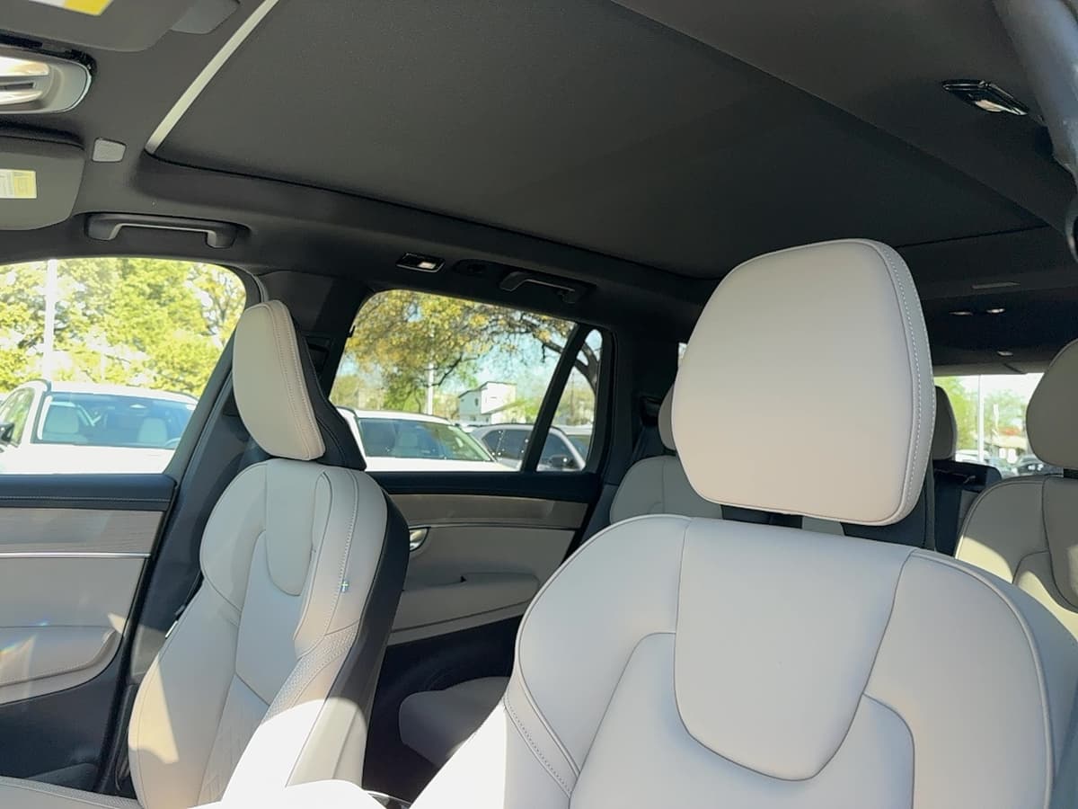 2026 Volvo XC90 - Image 12