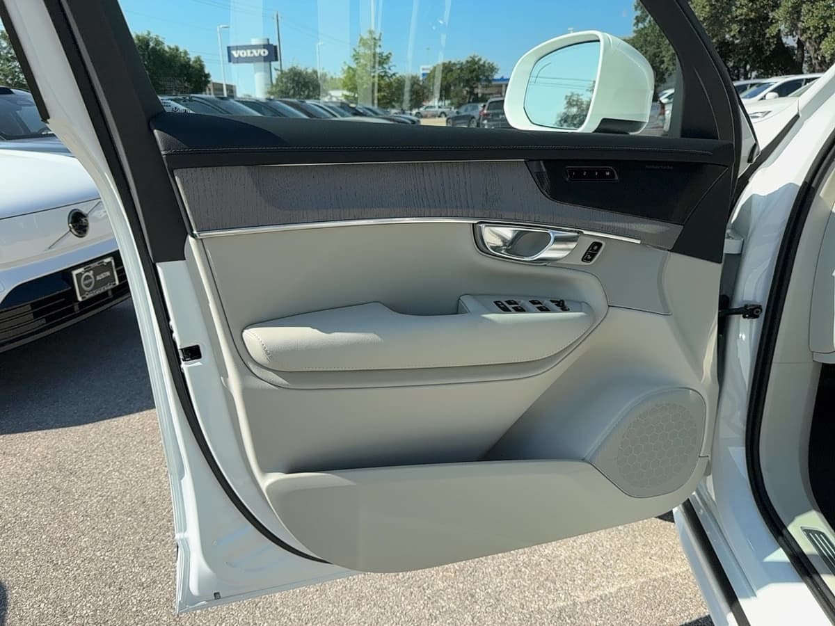 2026 Volvo XC90 - Image 11
