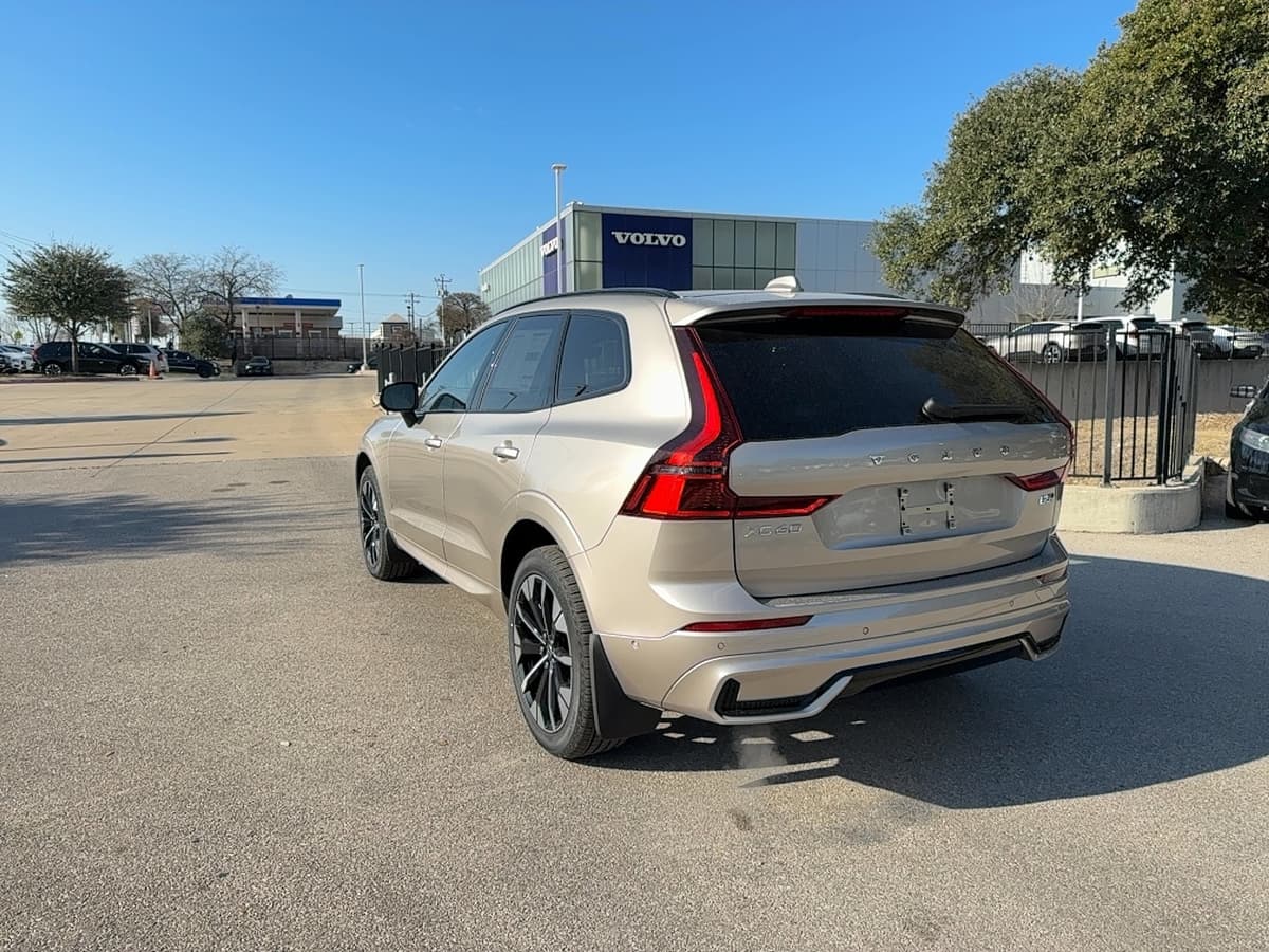 2026 Volvo XC60 - Image 4