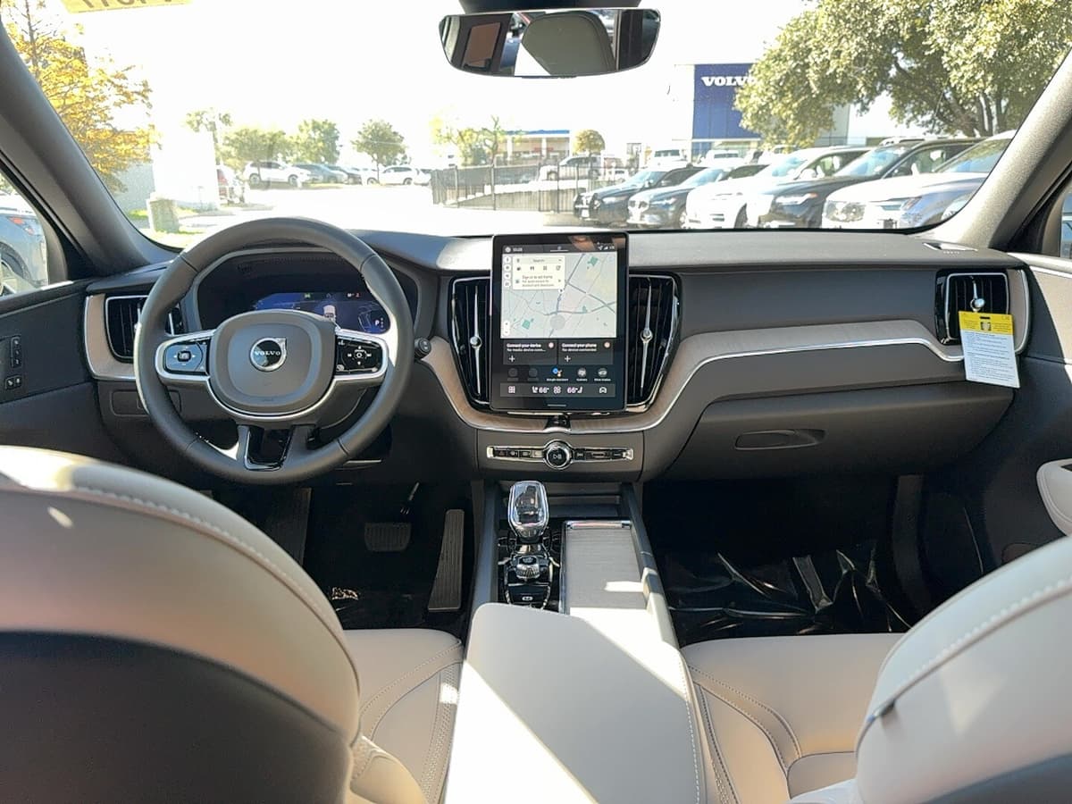 2026 Volvo XC60 - Image 17