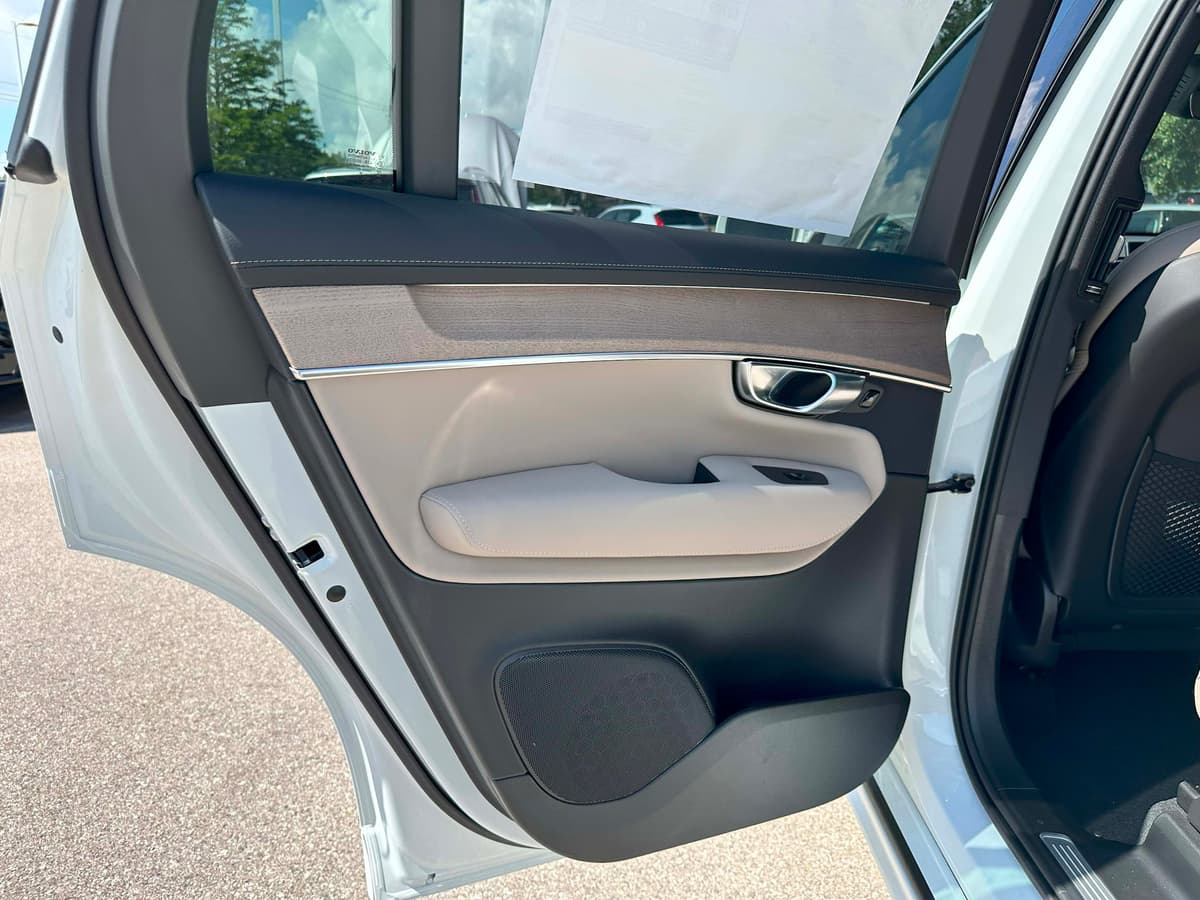 2026 Volvo XC90 - Image 15