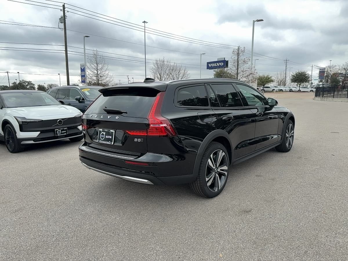 2026 Volvo V60 Cross Country - Image 6