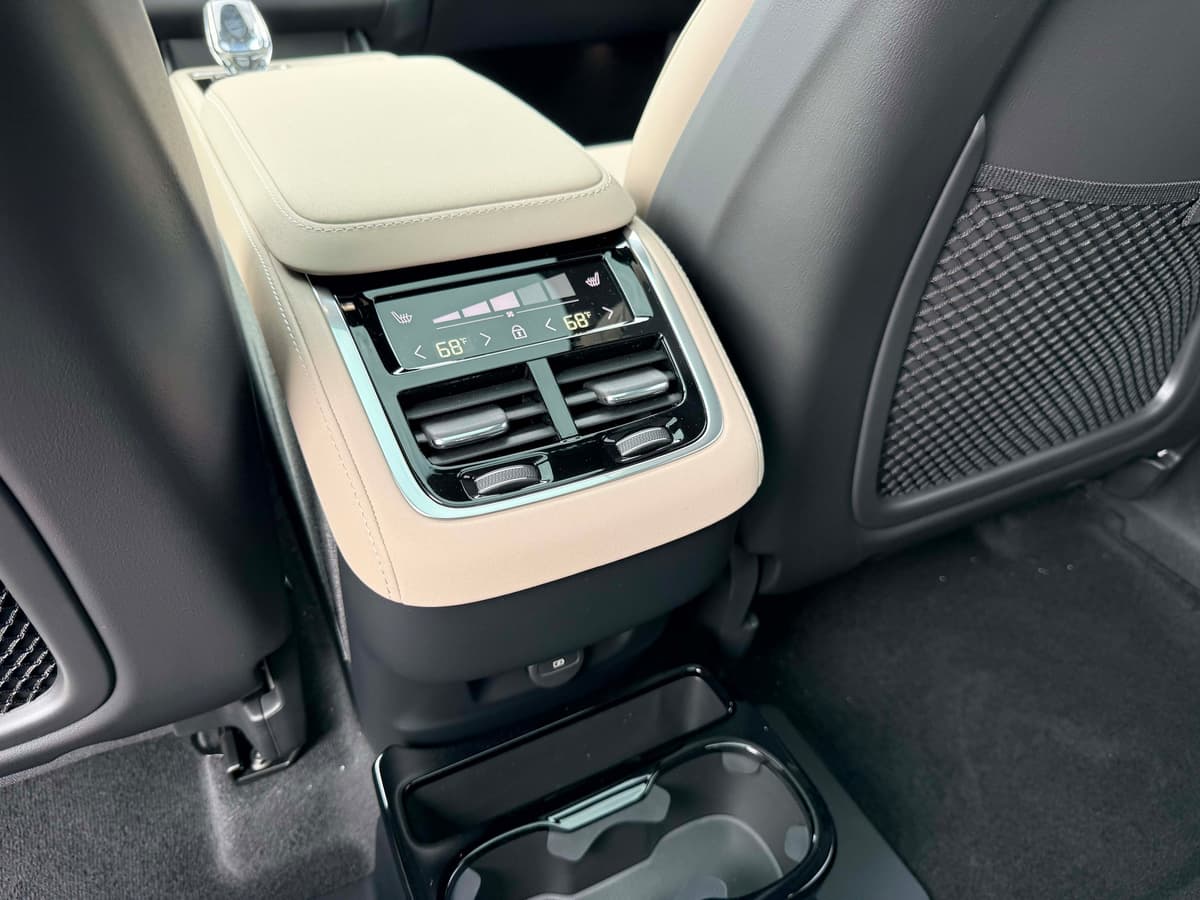 2026 Volvo XC90 - Image 18