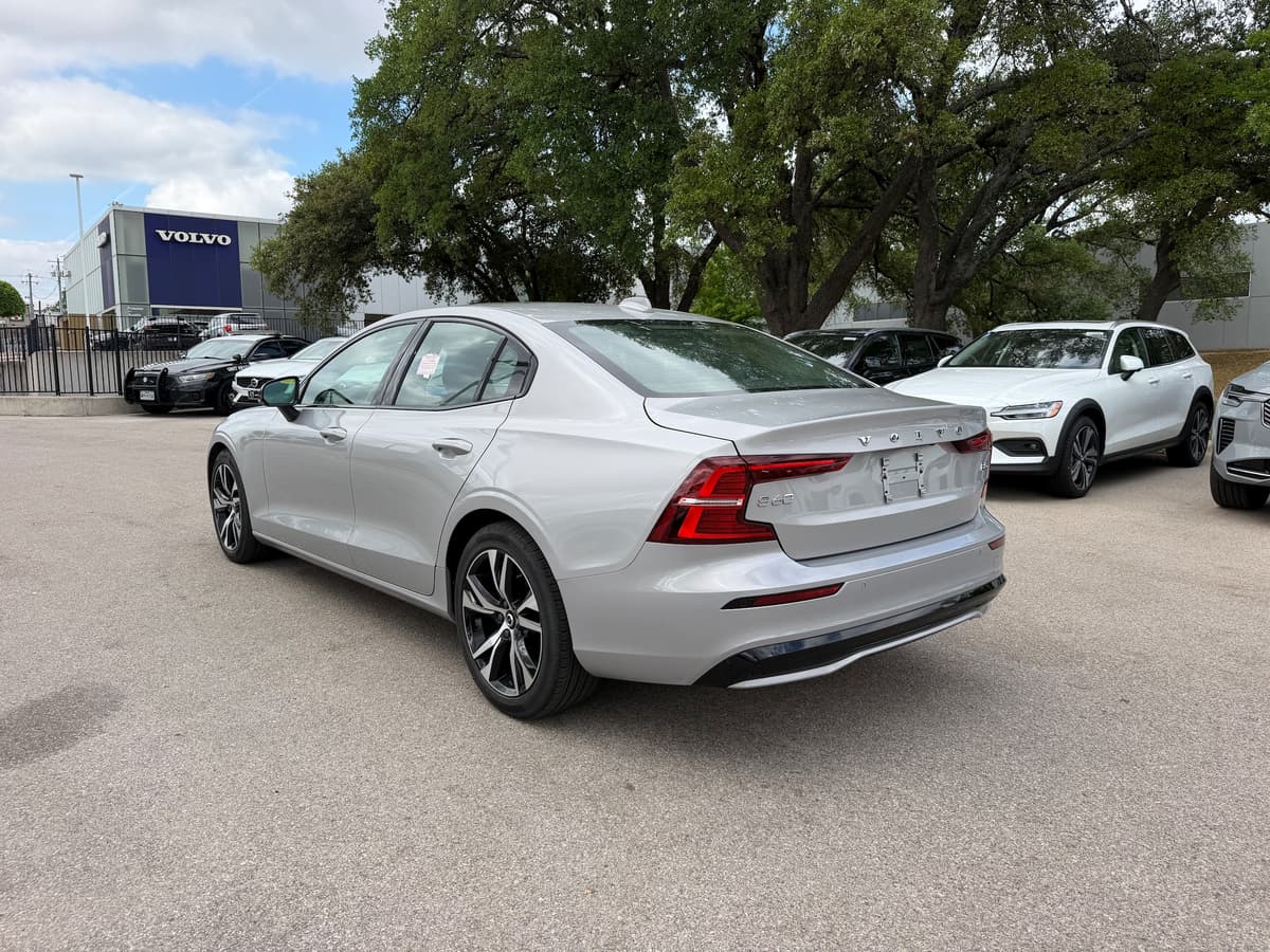 2025 Volvo S60 - Image 4