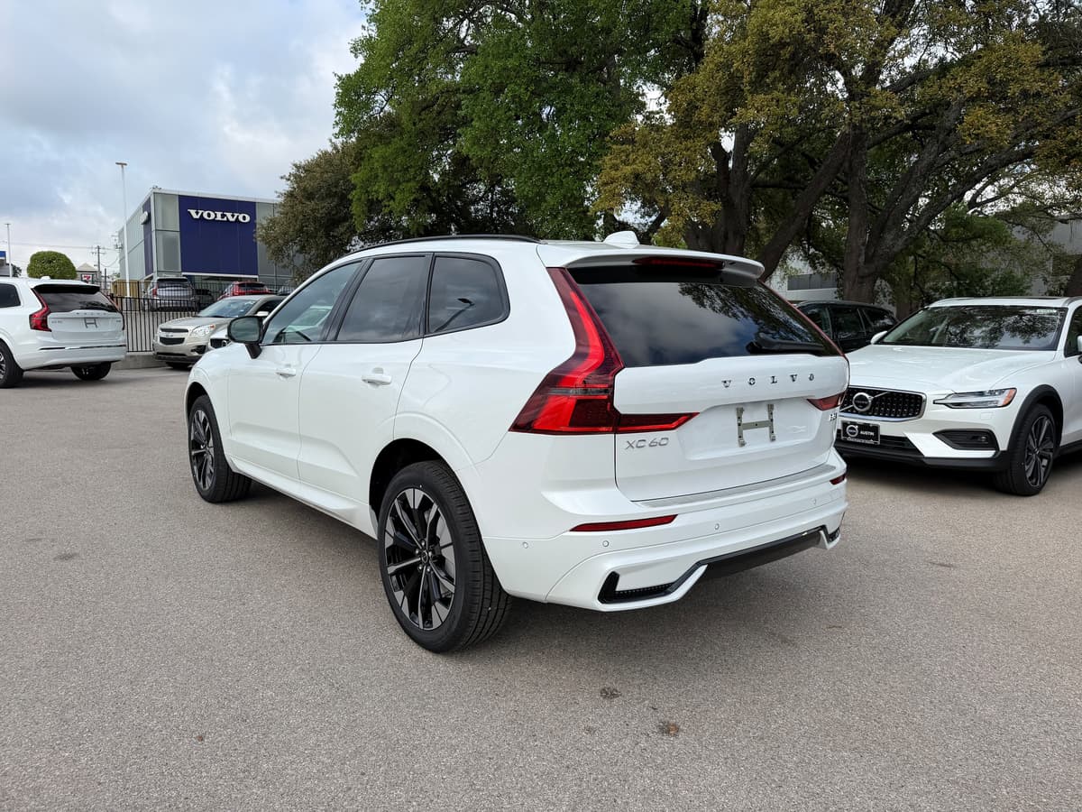 2026 Volvo XC60 - Image 4