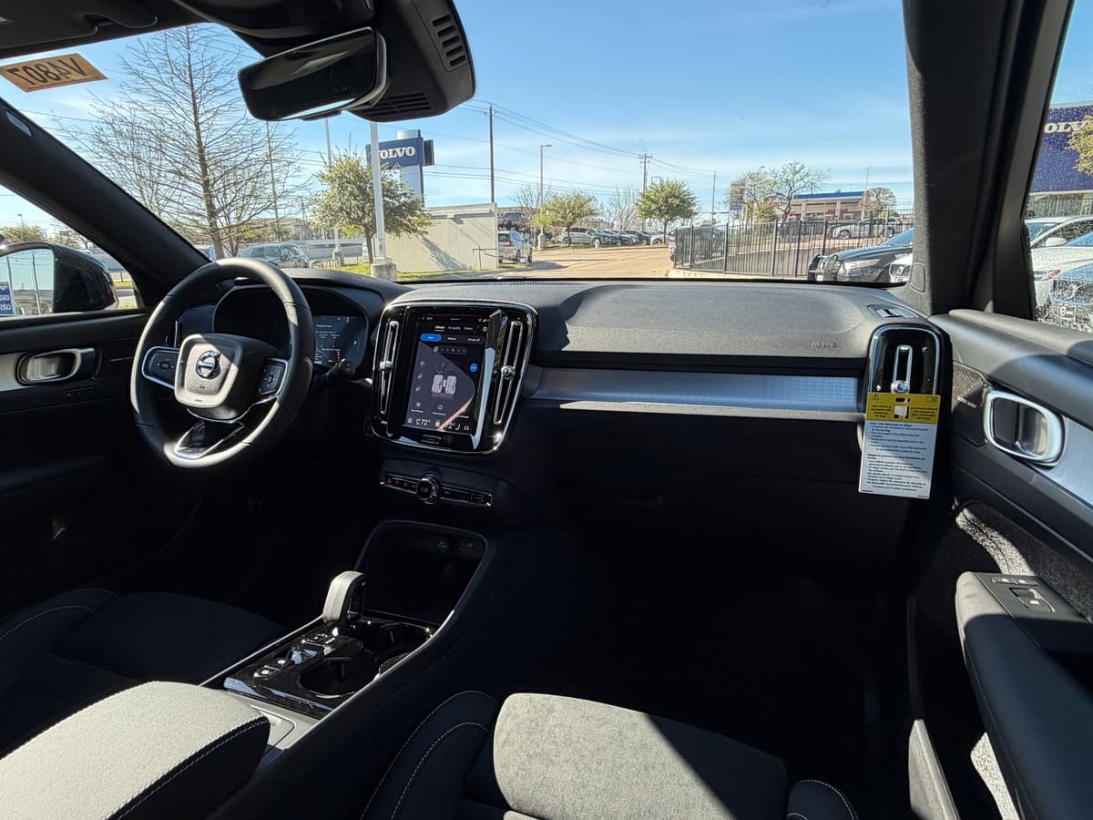 2026 Volvo XC40 - Image 10