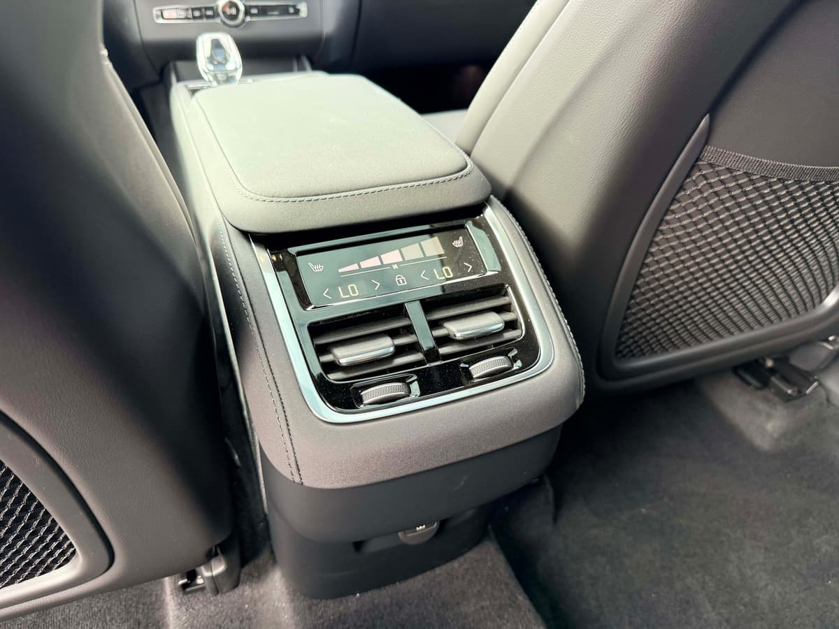 2026 Volvo XC90 - Image 16
