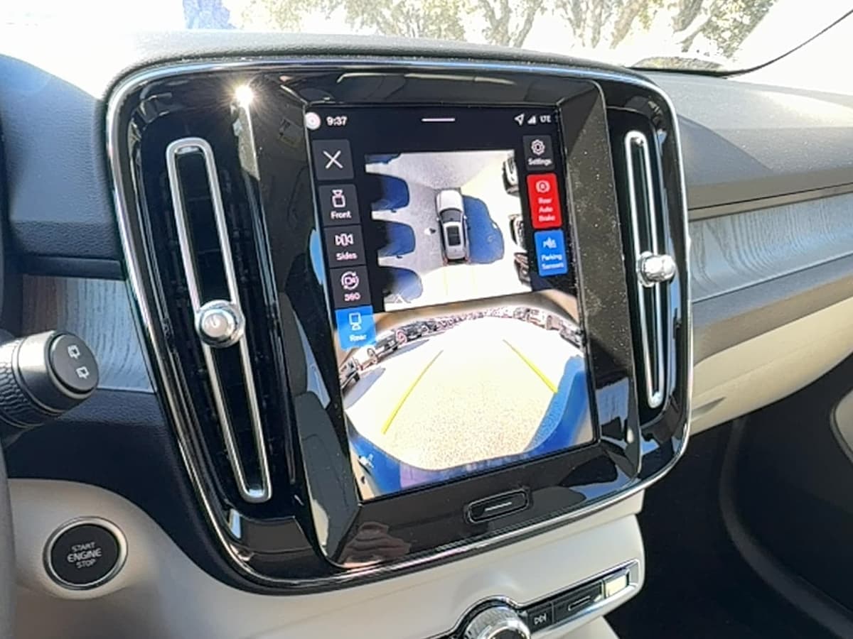 2026 Volvo XC40 - Image 22