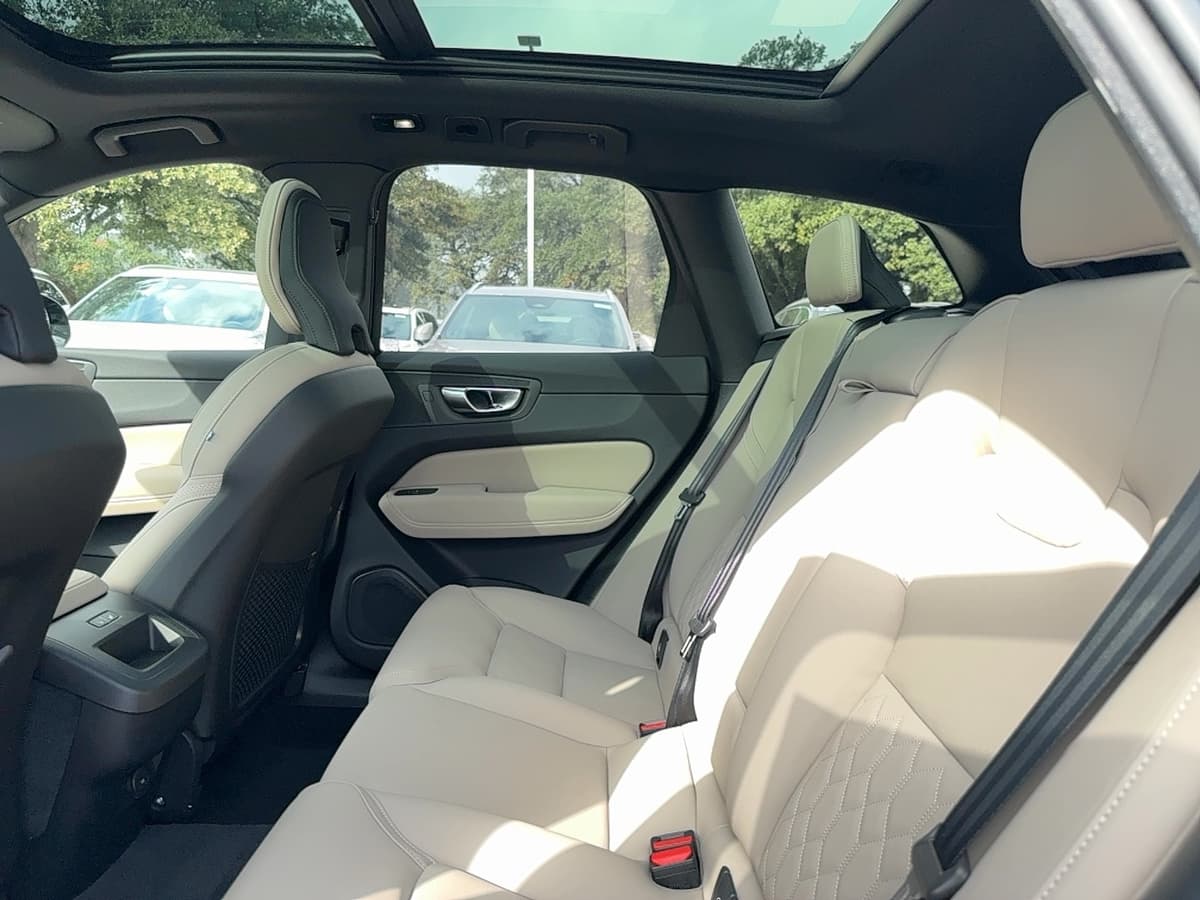 2026 Volvo XC60 - Image 16