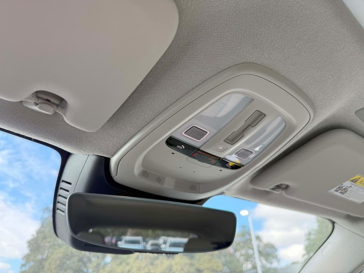 2026 Volvo XC40 - Image 25