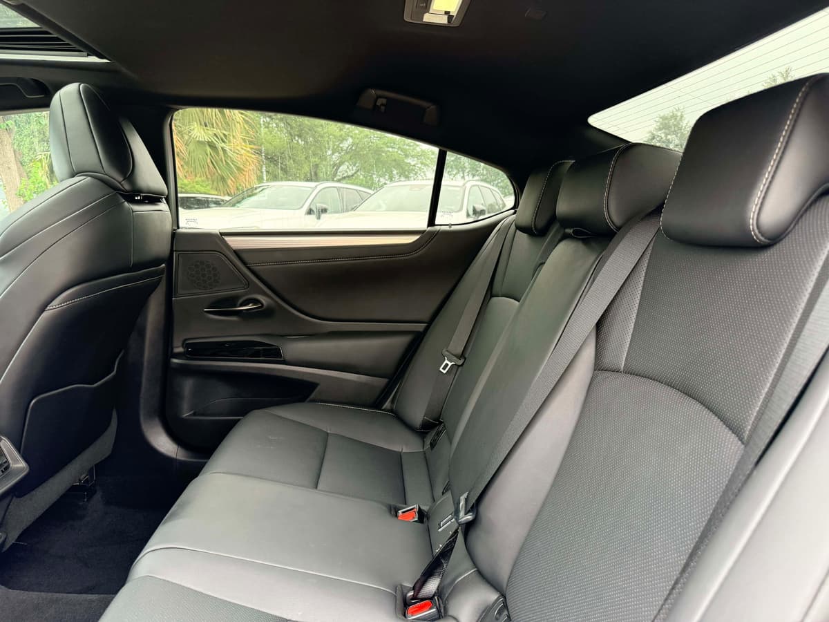 2022 LEXUS ES 350 - Image 13