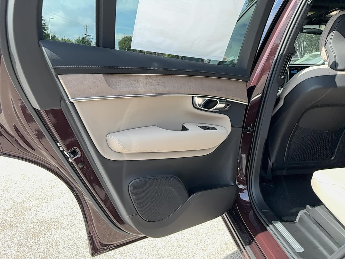 2026 Volvo XC90 - Image 15
