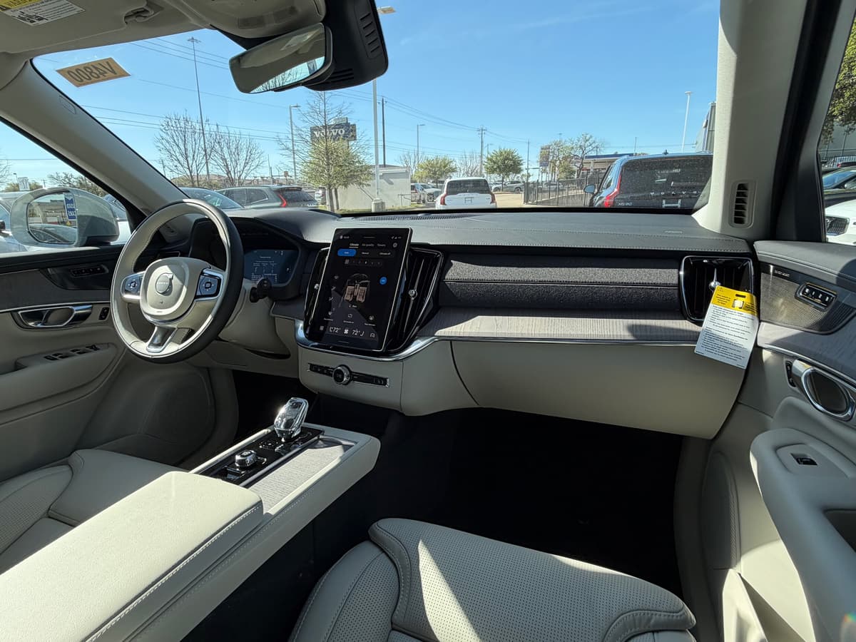 2026 Volvo XC90 - Image 11