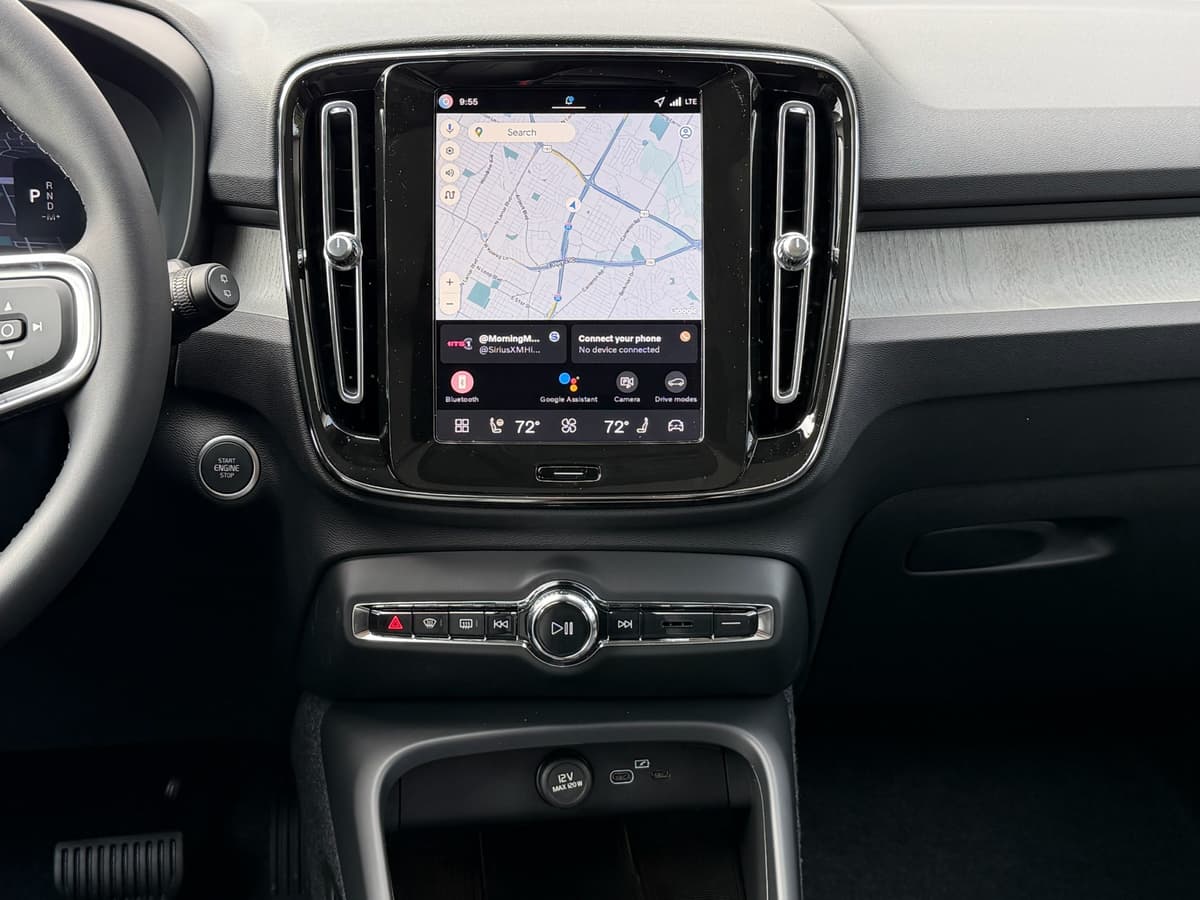 2026 Volvo XC40 - Image 12