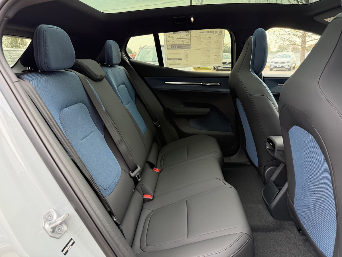 2026 Volvo EX30 Cross Country - Image 10