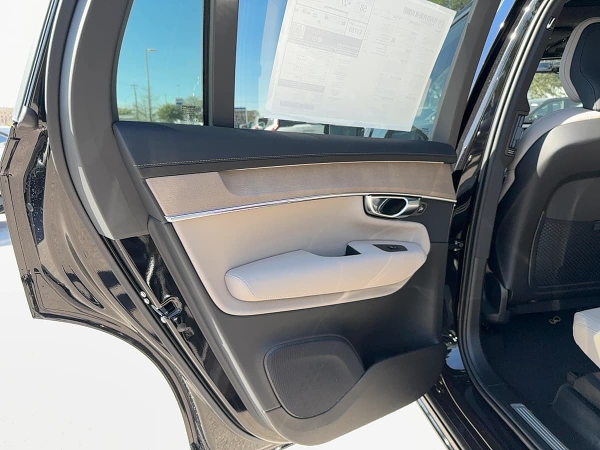 2026 Volvo XC90 plug-in hybrid - Image 14