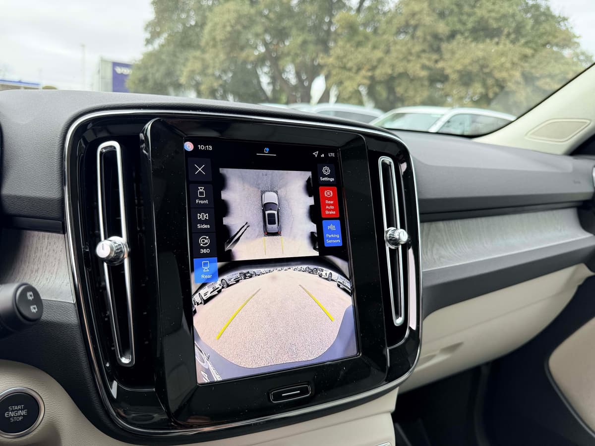 2026 Volvo XC40 - Image 22