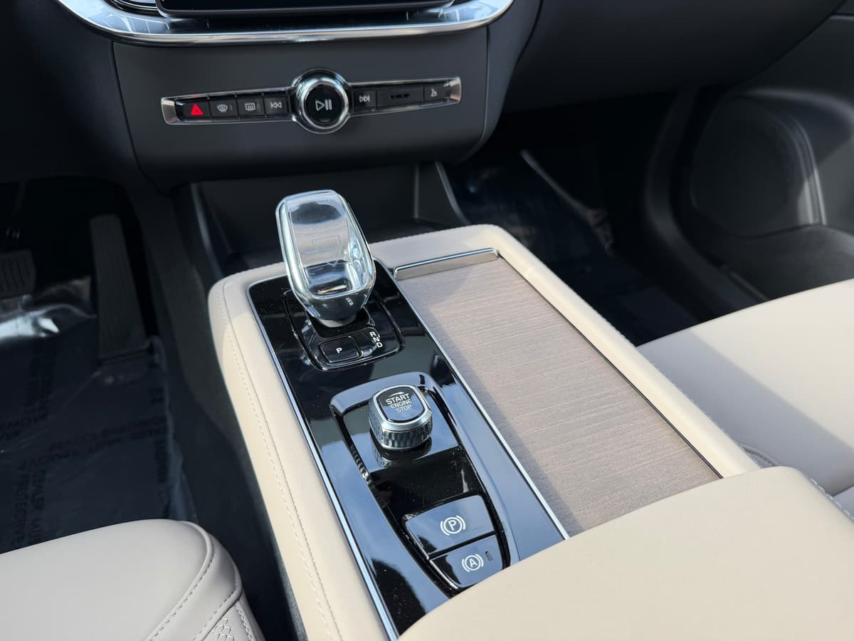 2026 Volvo XC90 plug-in hybrid - Image 14