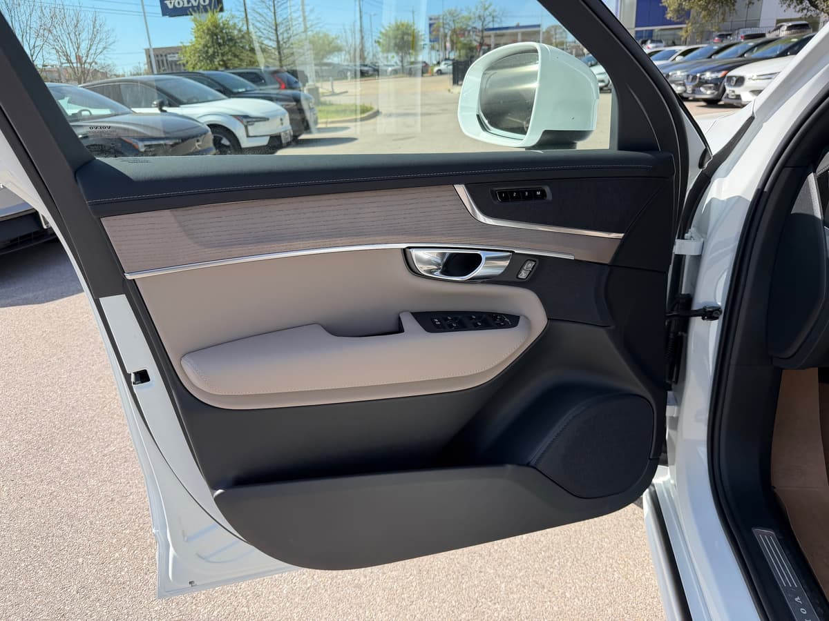 2026 Volvo XC90 - Image 17