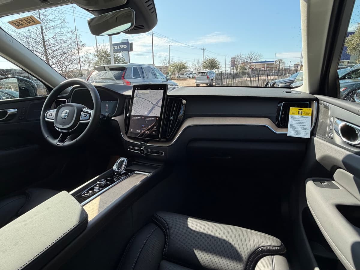 2026 Volvo XC60 - Image 10