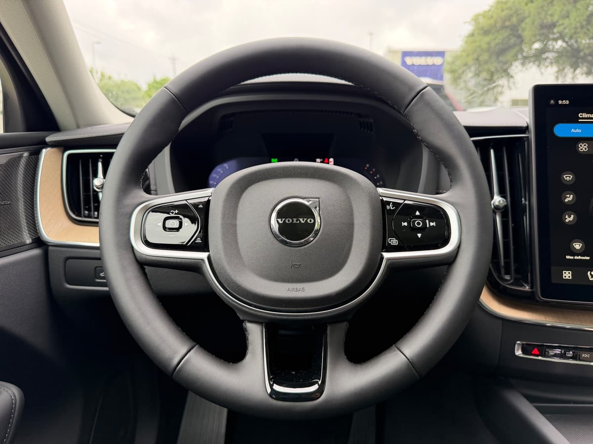 2026 Volvo XC60 - Image 14