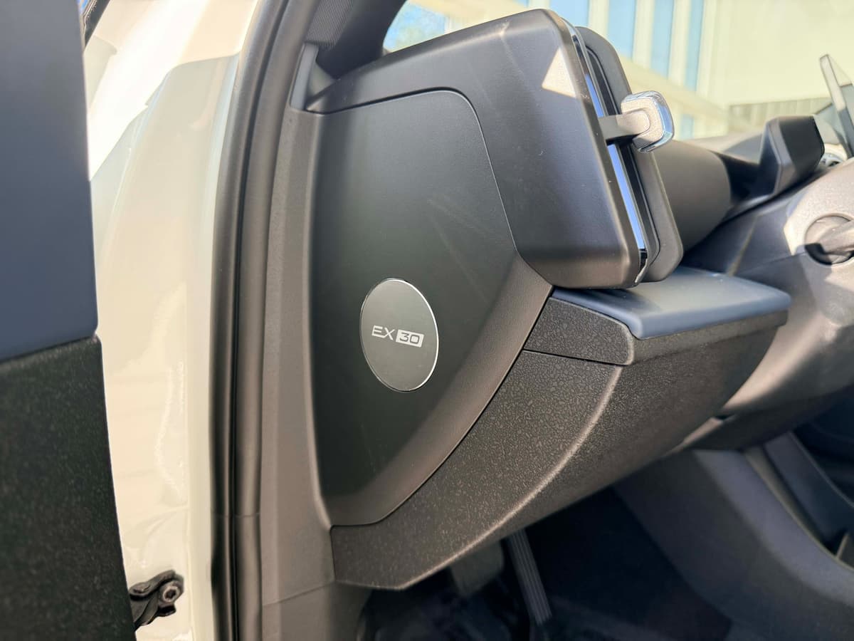 2026 Volvo EX30 - Image 12