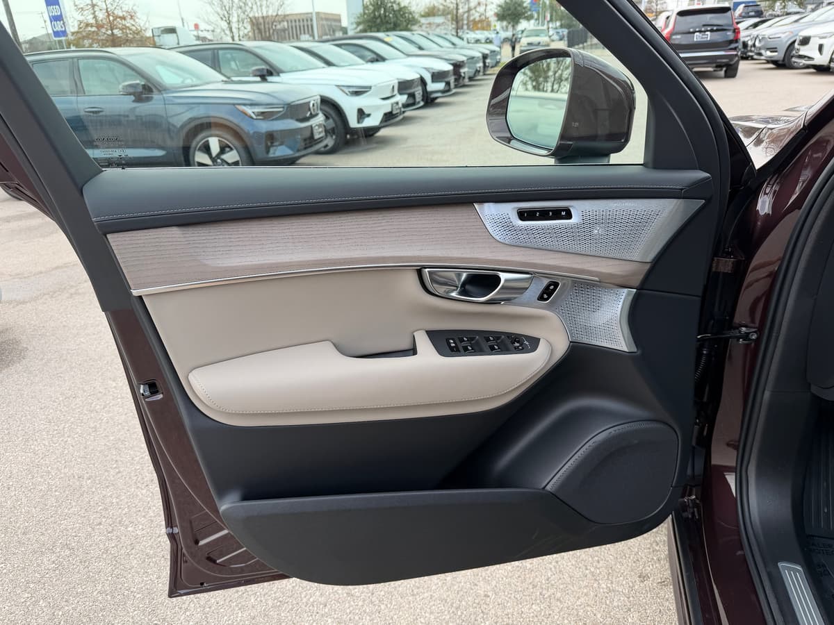2026 Volvo XC90 - Image 18