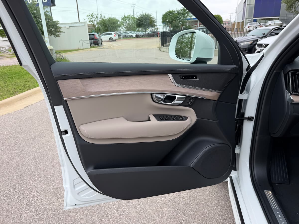 2026 Volvo XC90 - Image 17