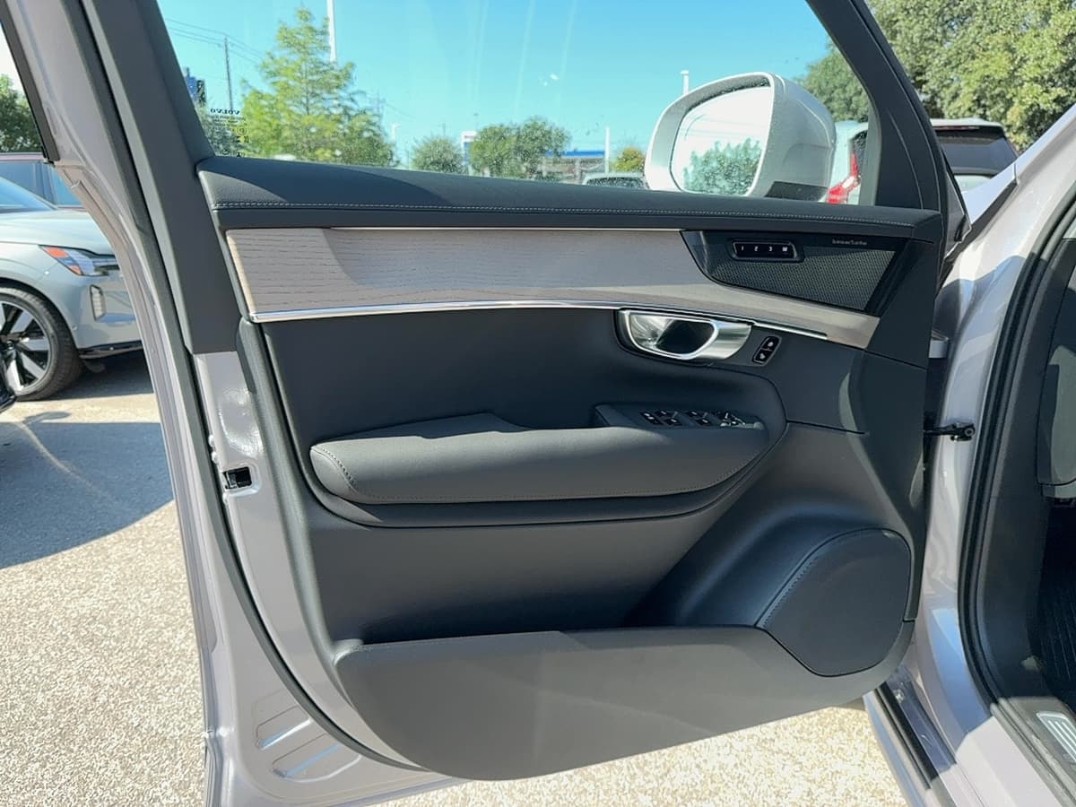 2026 Volvo XC90 - Image 11