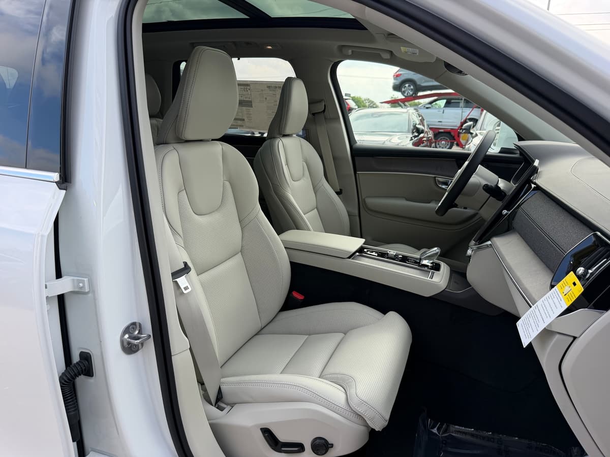 2026 Volvo XC90 - Image 8