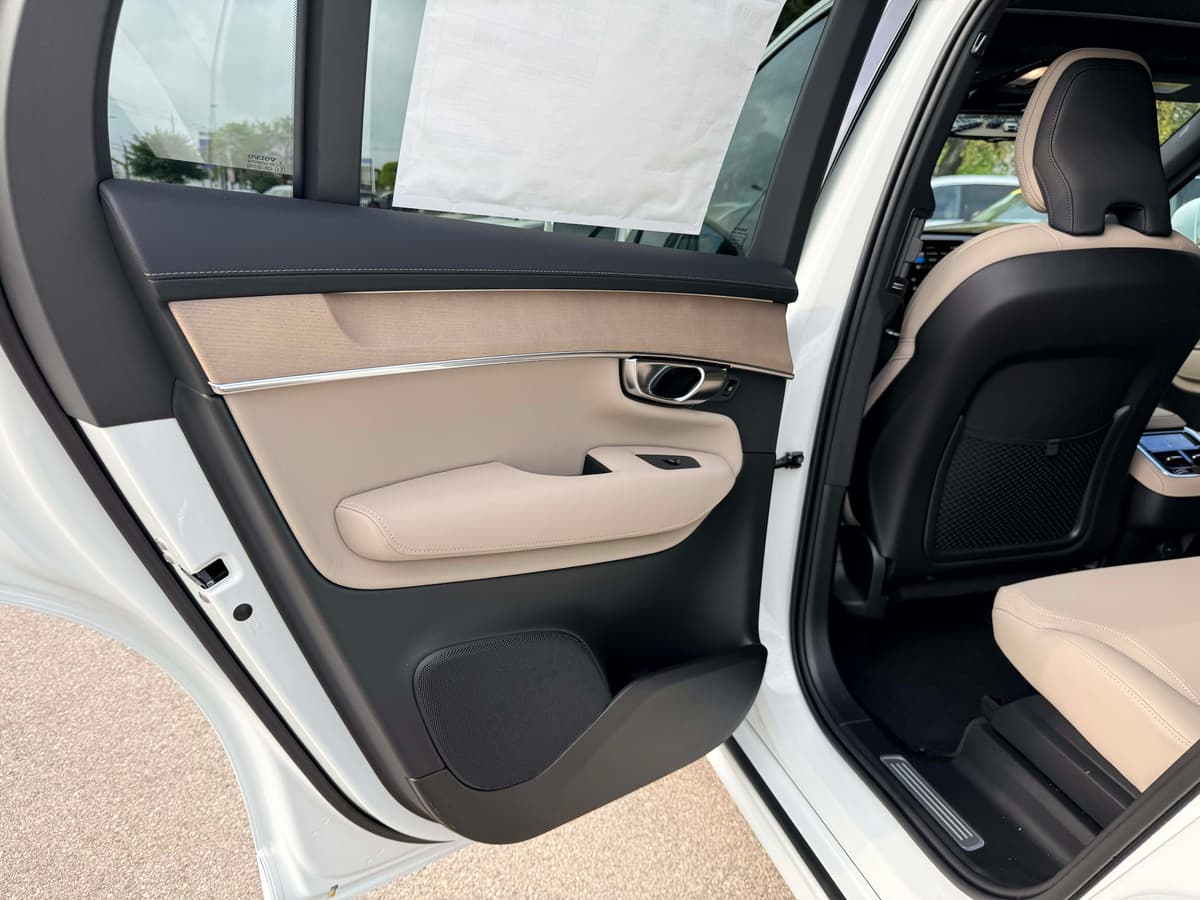 2026 Volvo XC90 - Image 14