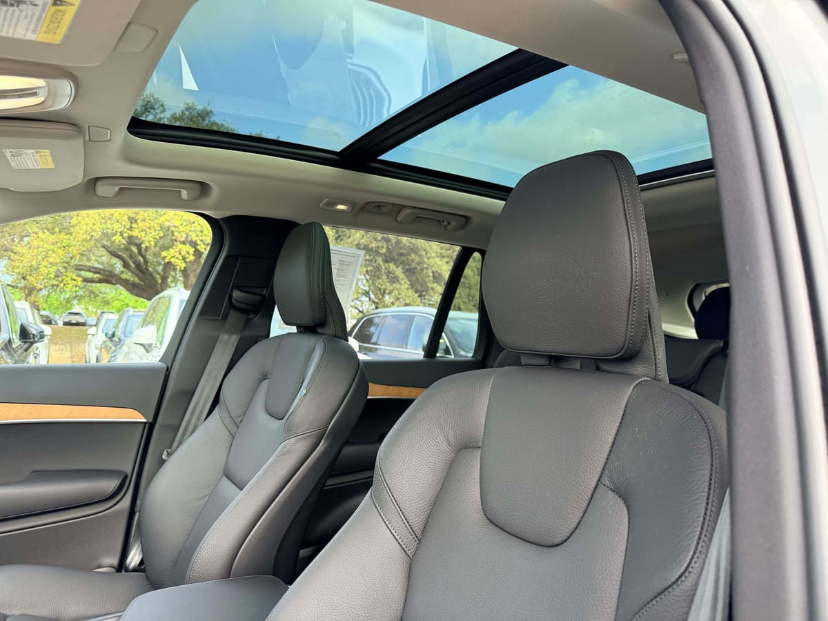 2025 Volvo XC90 - Image 13